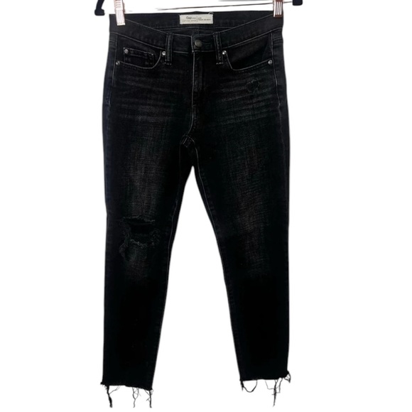 Gap true skinny cropped jeans distressed raw hem in excellent condition size 26 - Picture 2 of 4